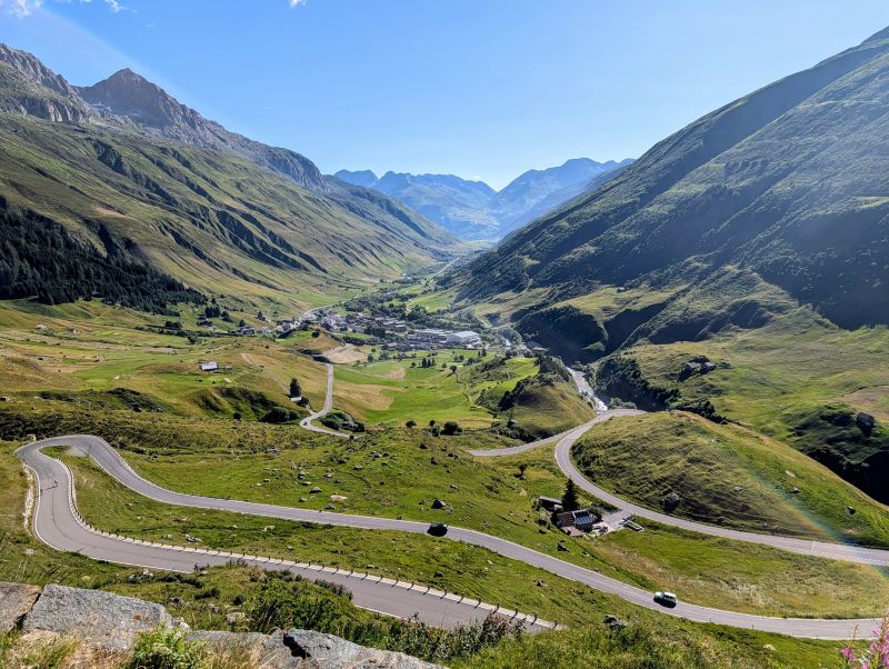 Read more about the article Alpencross Ost – West mit dem MTB: 15. Etappe von Andermatt nach Visp