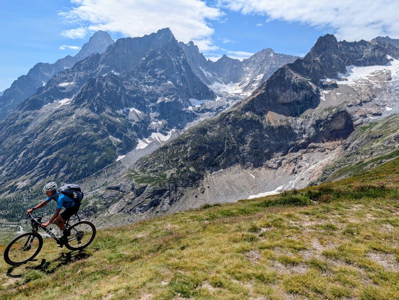 Read more about the article Alpencross Ost – West mit dem MTB: 17. Etappe von Fully (Martigny) nach Courmayeur