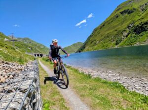 Read more about the article Alpencross Ost – West mit dem MTB: 14. Etappe von Ilanz nach Andermatt
