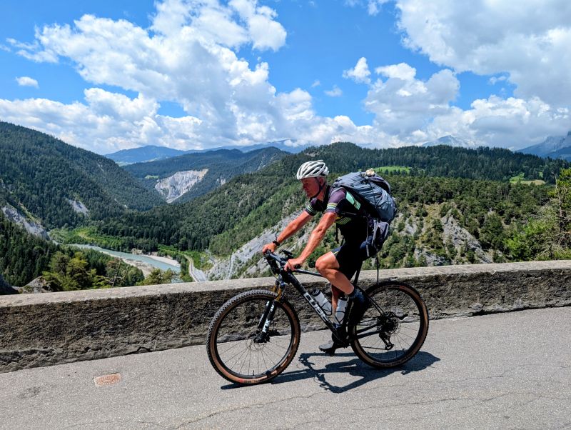 Read more about the article Alpencross Ost – West mit dem MTB: 13. Etappe von Valbella nach Ilanz